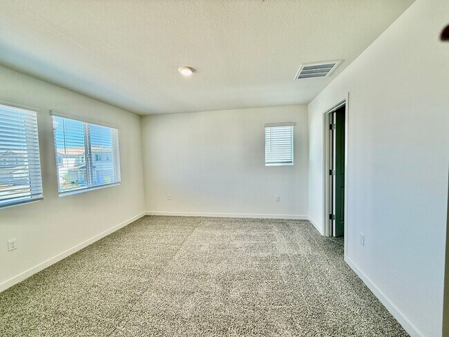 Building Photo - New home available now