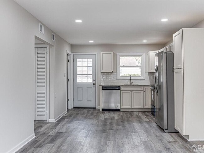 Building Photo - 19 Melville Rd