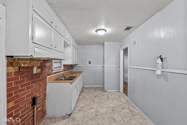 Building Photo - 2754 Lakehurst Ave