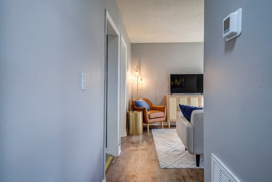 Building Photo - 220 Highland Ave