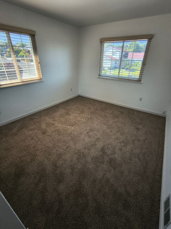 Building Photo - Beautiful and Spacious Two Story 4 Bed/3 Bath Home For Rent In Hercules!!!