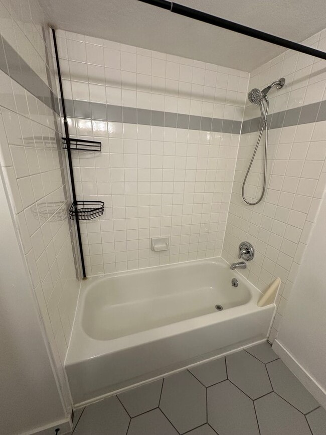 Building Photo - GET $500 OFF THE FIRST MONTHS RENT!!!