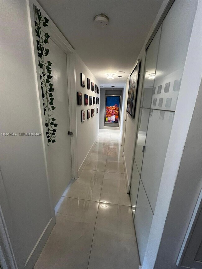 Building Photo - 1627 Brickell Ave