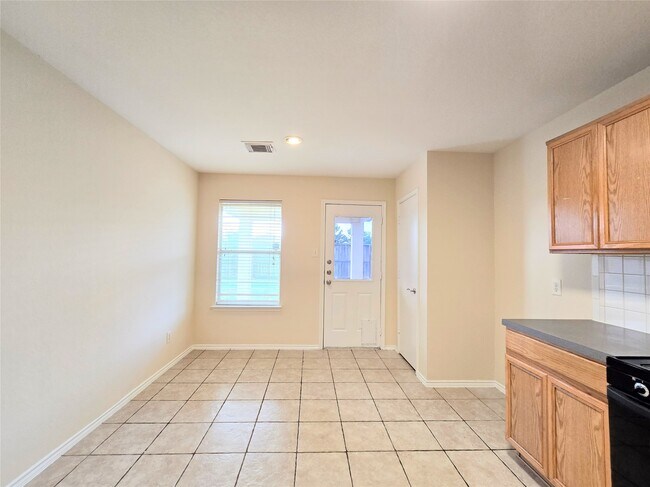 Building Photo - 29527 Evergreen Hills Dr