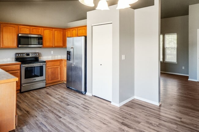 Building Photo - Beautiful Single Family Home Located on Th...