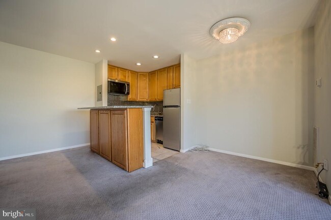 Building Photo - 6141 Leesburg Pike