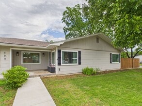 Building Photo - Charming 3-Bedroom Retreat with 2 Full Baths in the Heart of Fredericksburg!