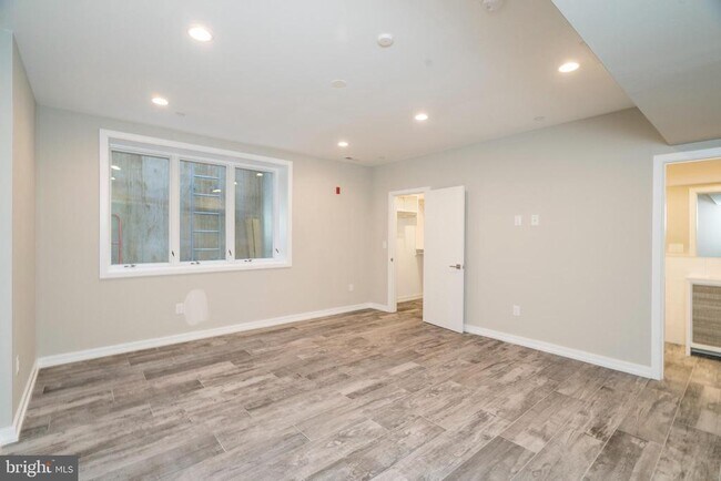 Building Photo - 1701 Bainbridge St