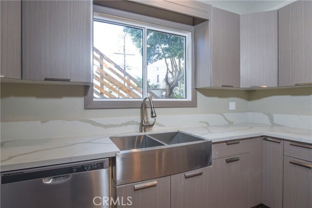 Building Photo - 226 Rexford Dr