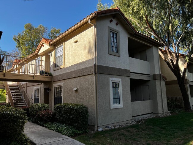 Building Photo - Stunning 2 bed/2 bath condo in the desirab...