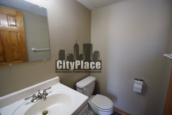 Building Photo - 47 Meadow Ct W