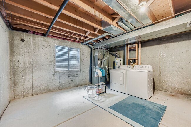 Building Photo - Cozy Furnished Home in Quiet Louisville Neighborhood