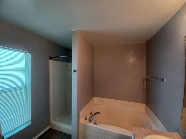Building Photo - 2720 Soaring Hawk Dr
