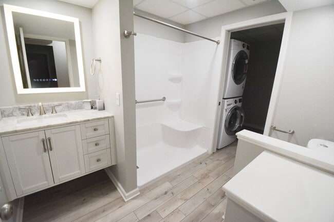 Building Photo - Well-Located 4BR Home in NW Rochester – Country Club Manor