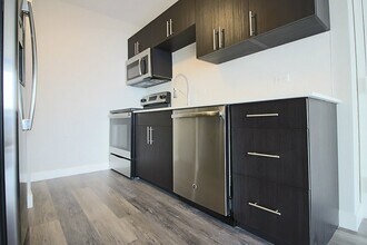 Building Photo - 29 E Delaware Pl