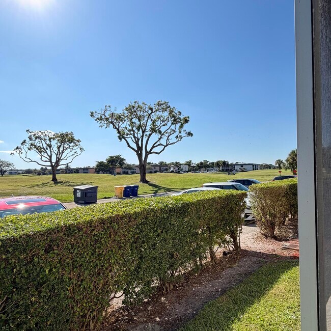 Building Photo - 728 Normandy Ln