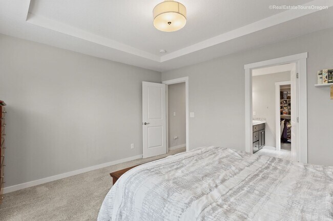 Building Photo - Bright and Modern Home Near Woodstock with...