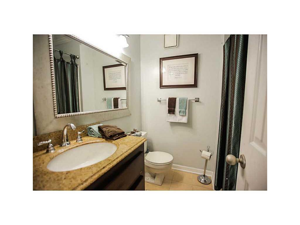 Full Bath w/Tub/Shower - 2022 River Heights Walk SE