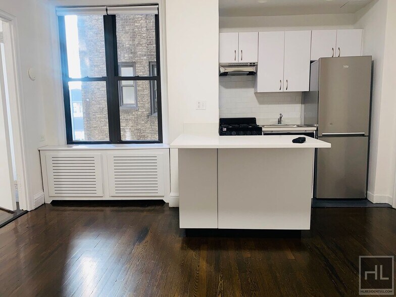 Primary Photo - EAST 46 STREET