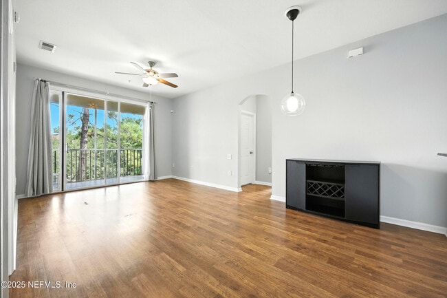 Building Photo - 7990 Baymeadows Rd