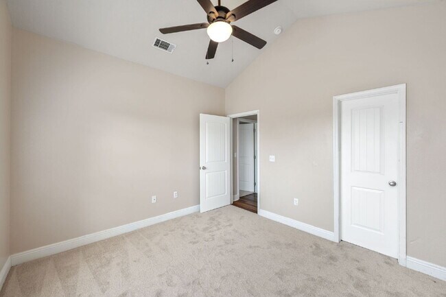 Building Photo - Crestview: 4 Bedrooms in Liberty Oaks
