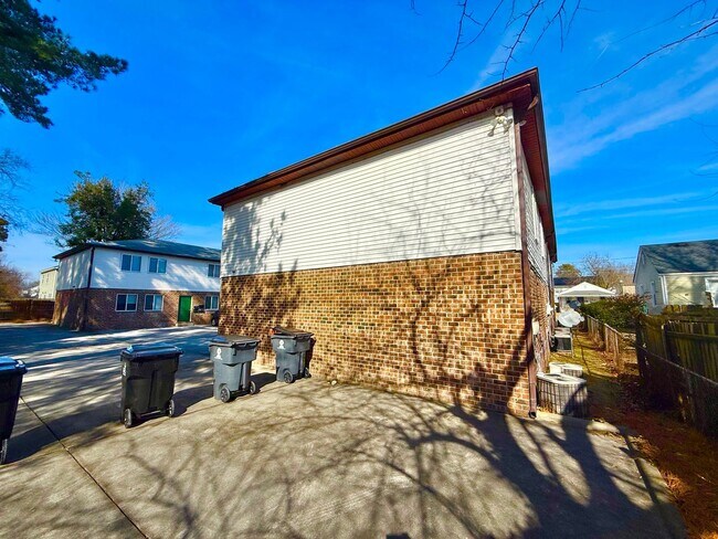 Building Photo - ** Rent ready 1/2 OFF 1st month!!! 1 bedroom near military base