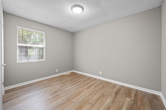 Building Photo - 3 Bedroom Pet Friendly Home For Rent Close To Post!