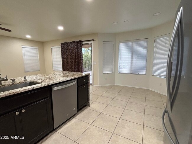 Building Photo - 1231 N Tercera Ct