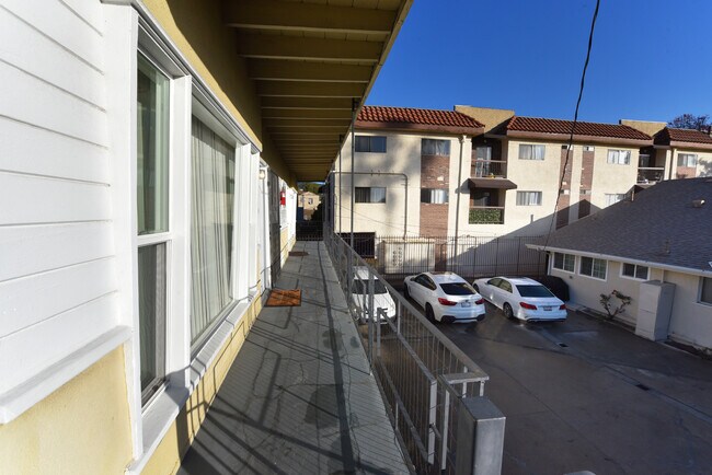 Building Photo - 723 S Louise St