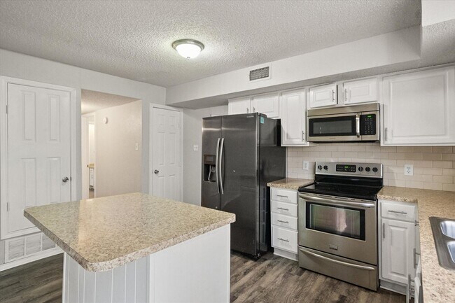 Building Photo - Lake Arlington area 4 bedroom with large yard