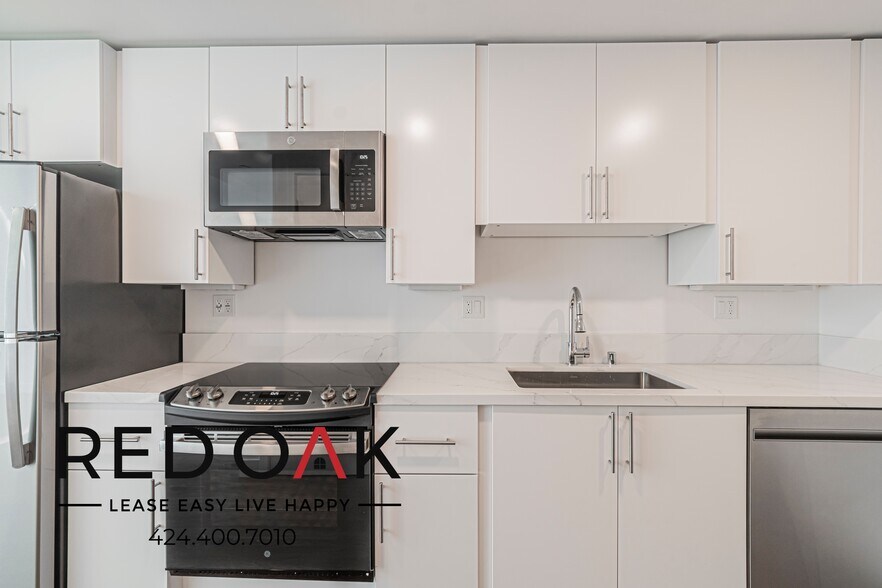 Building Photo - 1860 N Western Ave