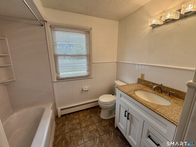 Building Photo - 12 Nutmeg Dr