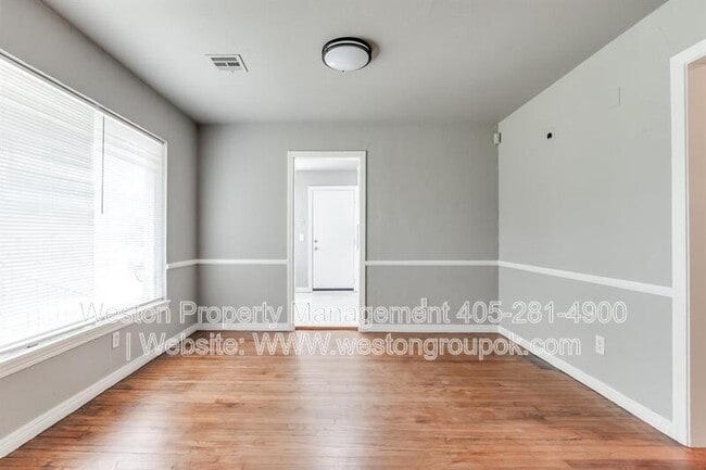 Building Photo - 1304 NE 43rd St