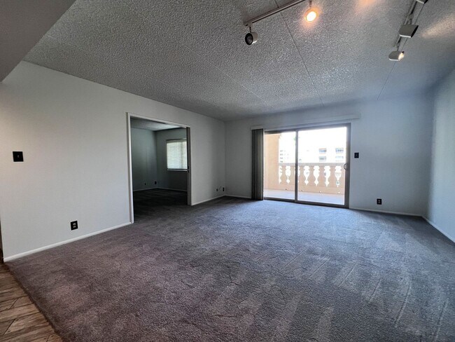 Building Photo - SCOTTSDALE SHADOWS LUXURY CONDO WITH AC, WATER INCLUDED AND 9 HOLE GOLF