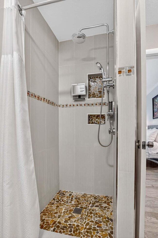 Building Photo - 620 Brittany N