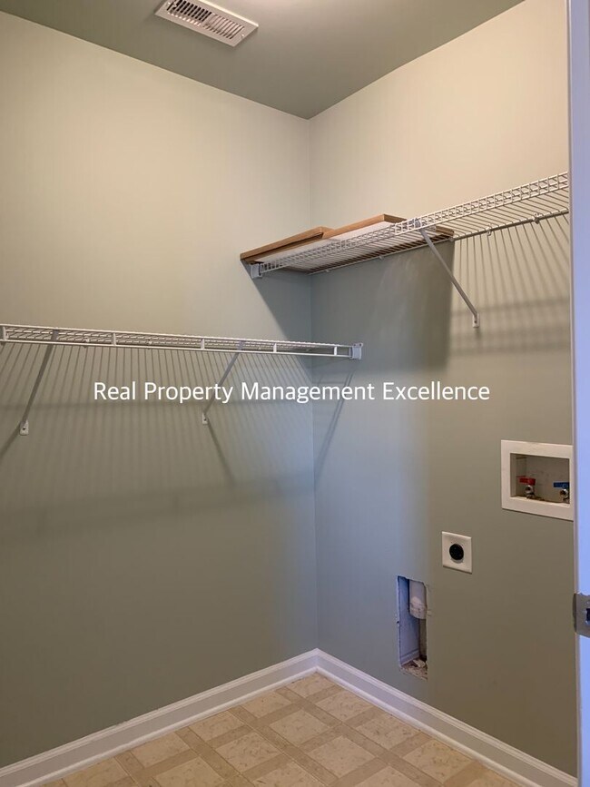 Building Photo - Lovely 2 Story Home In Raleigh, Available December 15th!