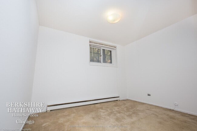 Building Photo - 3456 N Elaine Pl