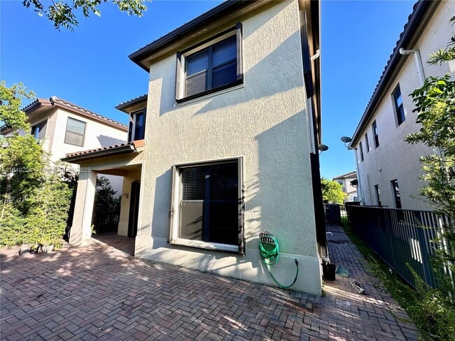 Building Photo - 3275 W 96 Pl