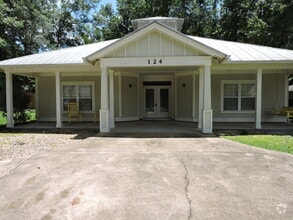 Building Photo - 124 Fairway Dr