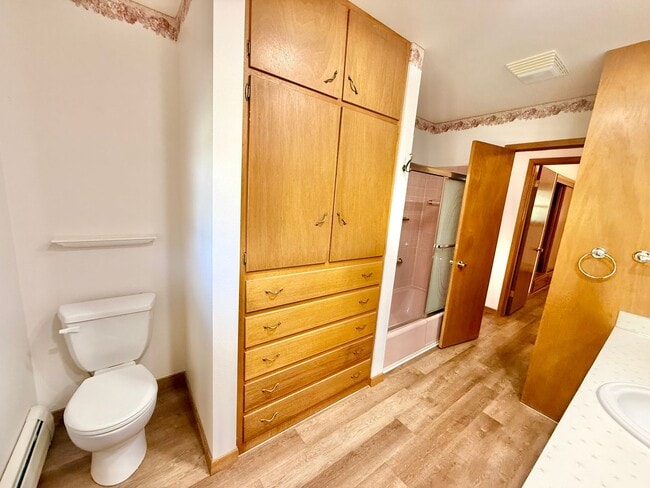 Building Photo - 4 Bedroom - 2 Bath Ranch Style Home with 2 car attached garage in Loveland, Colorado