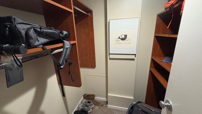 Building Photo - 175 E Delaware Pl