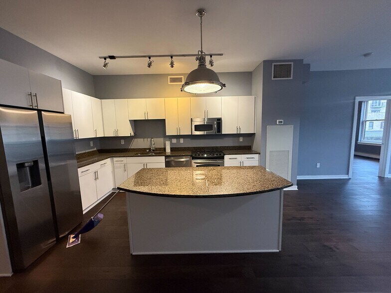 Building Photo - 401 N 2nd St