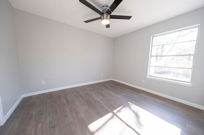 Building Photo - 4900 Hawk Cove