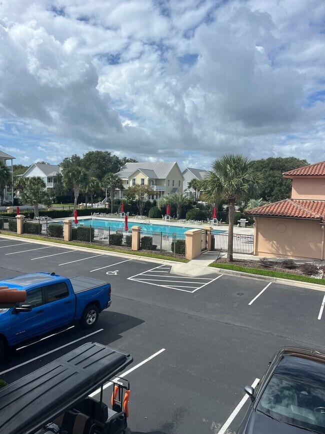 Building Photo - Townhome with Amazing View