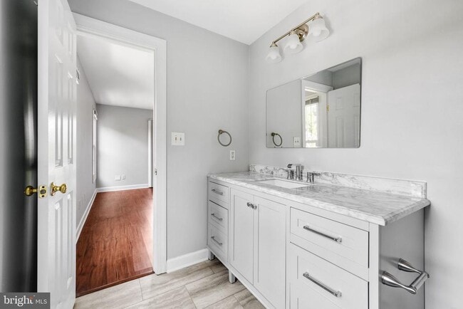 Building Photo - 12209 Fairfield House Dr