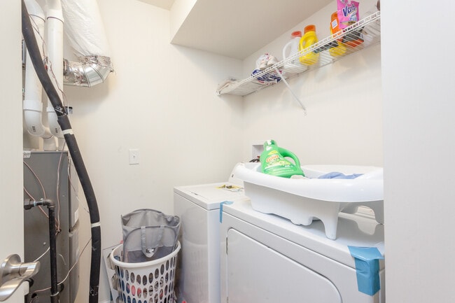 Building Photo - 1437 Crimson Ln