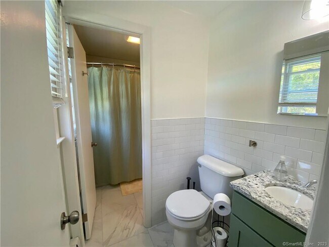 Building Photo - 14 Stonegate Dr