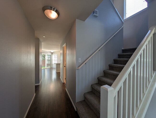 Building Photo - 4 Bedroom, 2.5 Bath DuPont Home!