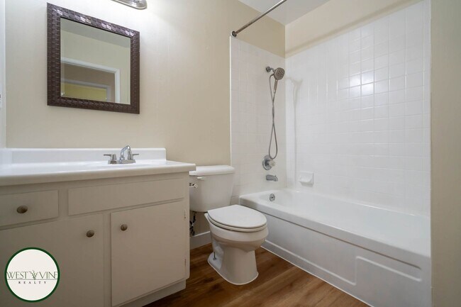 Building Photo - 3196 Pearl Ave