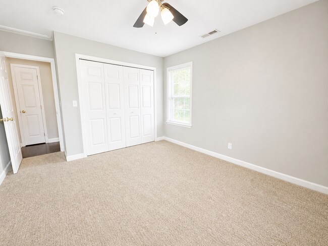 Building Photo - Black Mountain Townhome